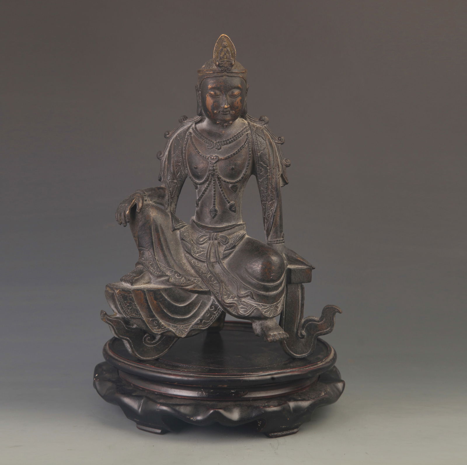RARE FINE BRONZE GUAN YIN STATUE: 16th Century, High: 10.00 inch; Width: 7.0 inch;