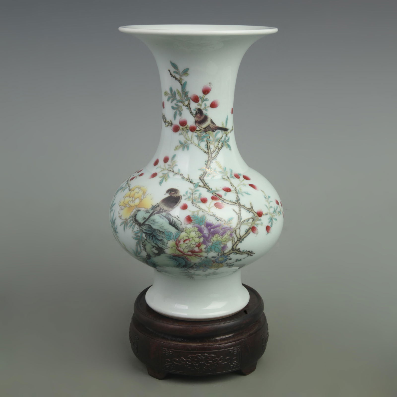 FAMILLE ROSE LIGHT GREEN GLAZED BIRD PATTERN PORCELAIN VASE: Qing Dynasty Qian Long Period, High: 9 inch; Width: 6.5 inch;