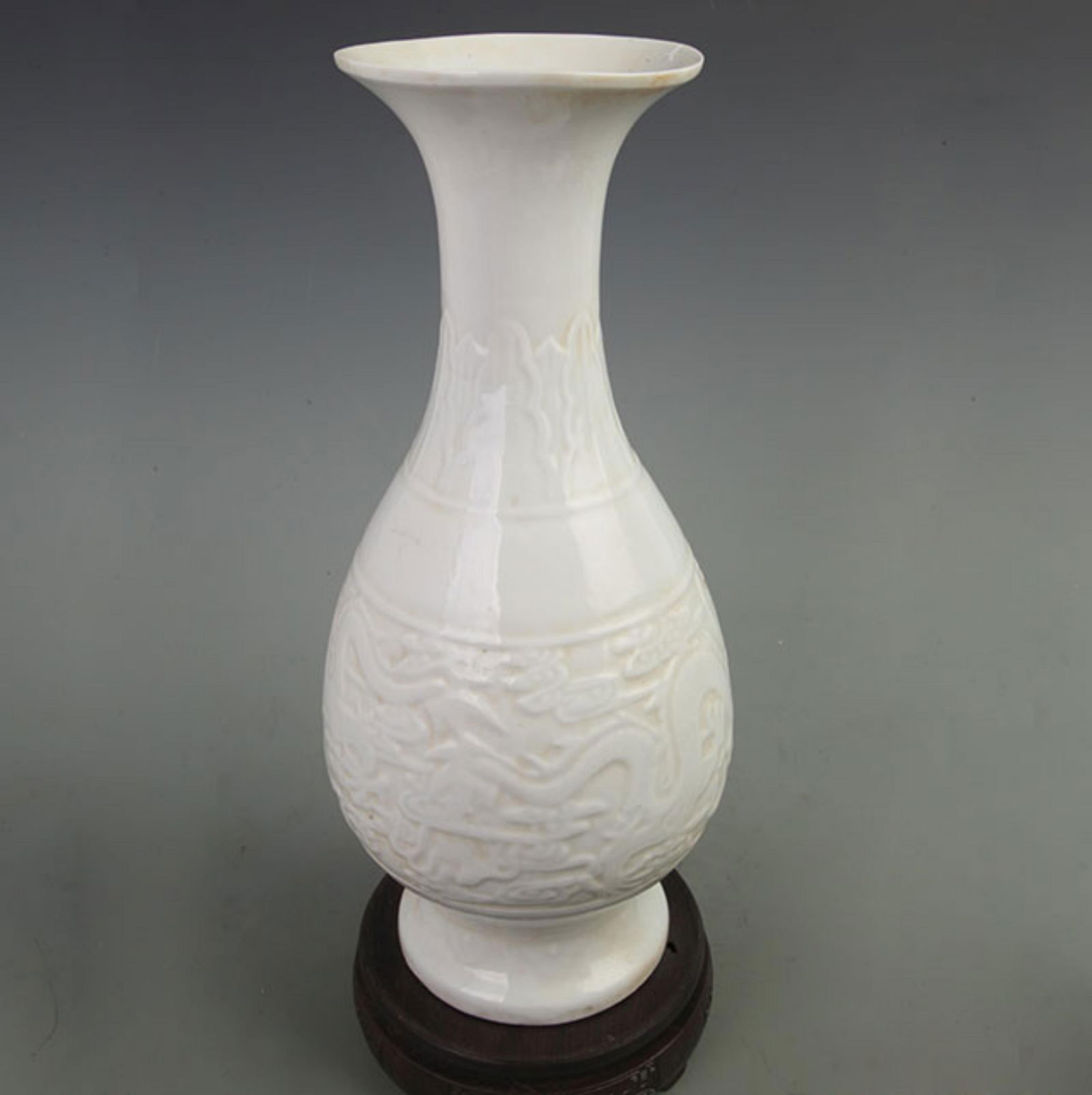 WHITE COLOR GLAZE CARVED DRAGON-PATTERNED PORCELAIN APPRECIATION VASE (1 of 4)