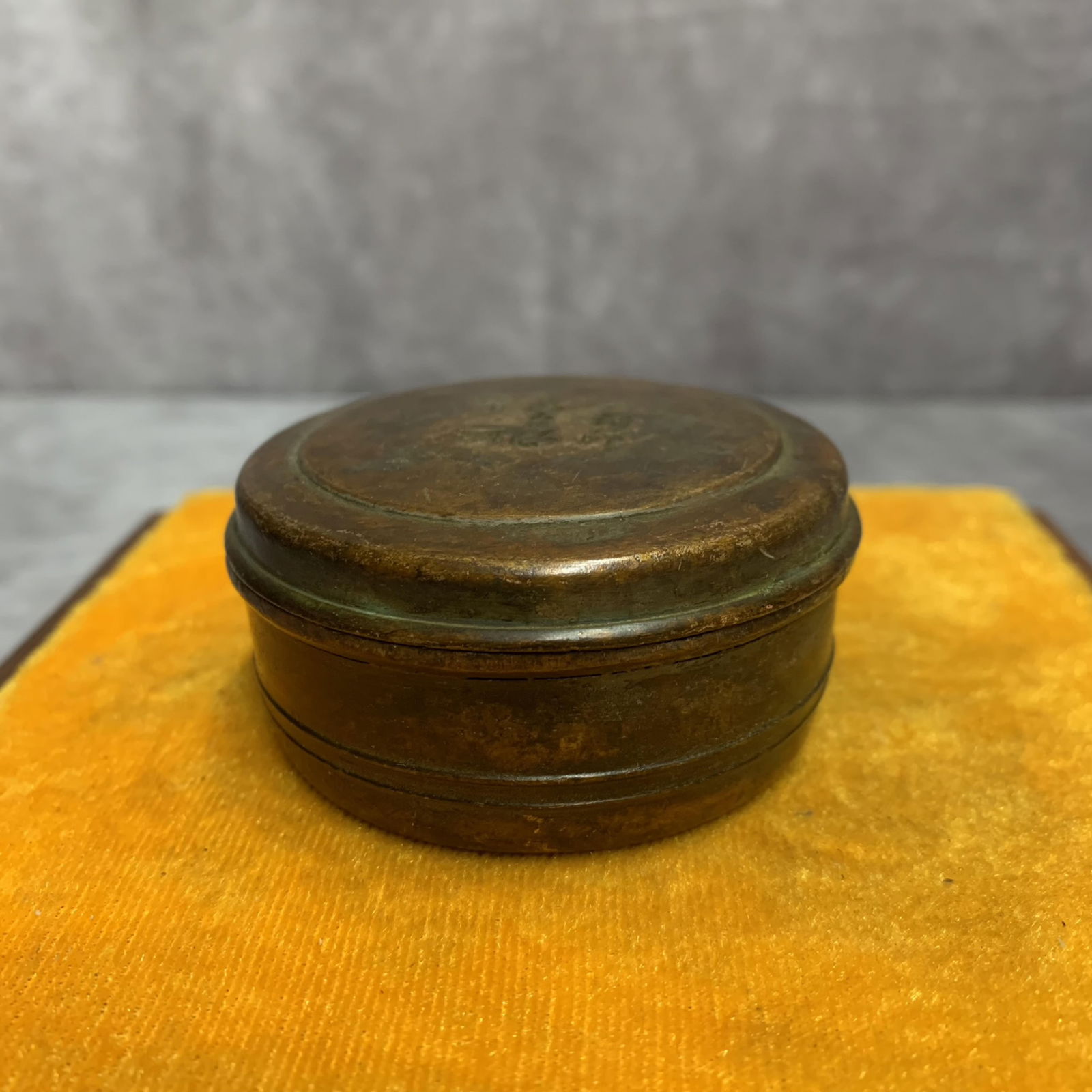 A FINE ROUND BRONZE INCENSE BURNER: Modern; High: 1.3 inch; Diameter: 2.6 inch