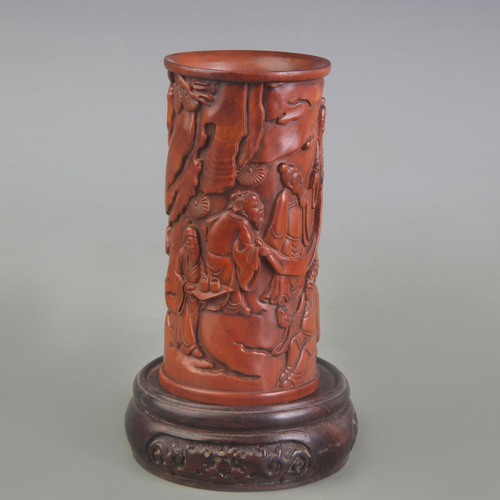 BOXWOOD CARVED FIGURE PATTERN BRUSH POT: Qing Dynasty; Diameter: 2.2 inch; High: 4.2 inch