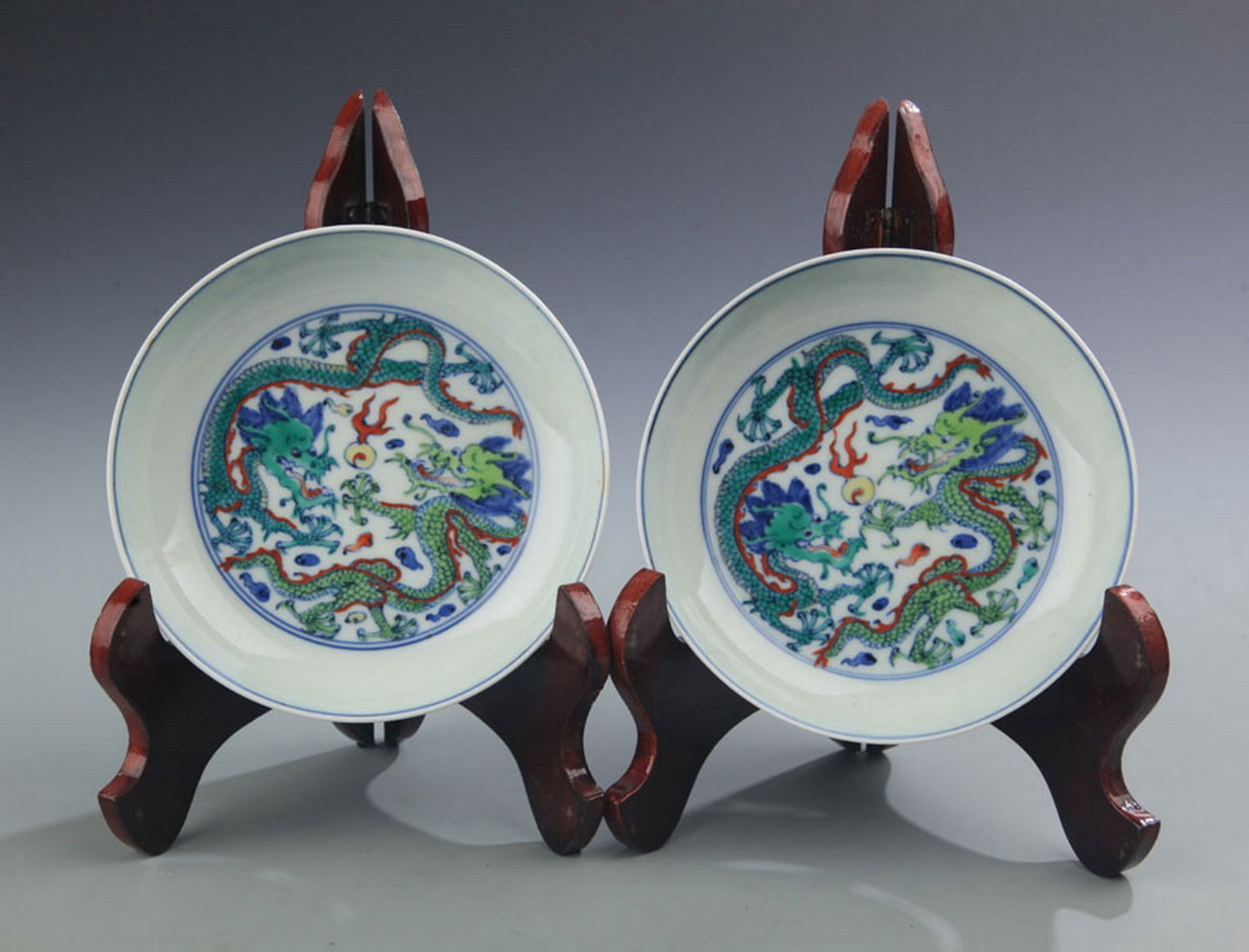 RARE DOU CAI COLOR DRAGON PATTERN PORCELAIN PLATE: Qing Dynasty, High: 1.25 inch; Diameter:5.5 inch;