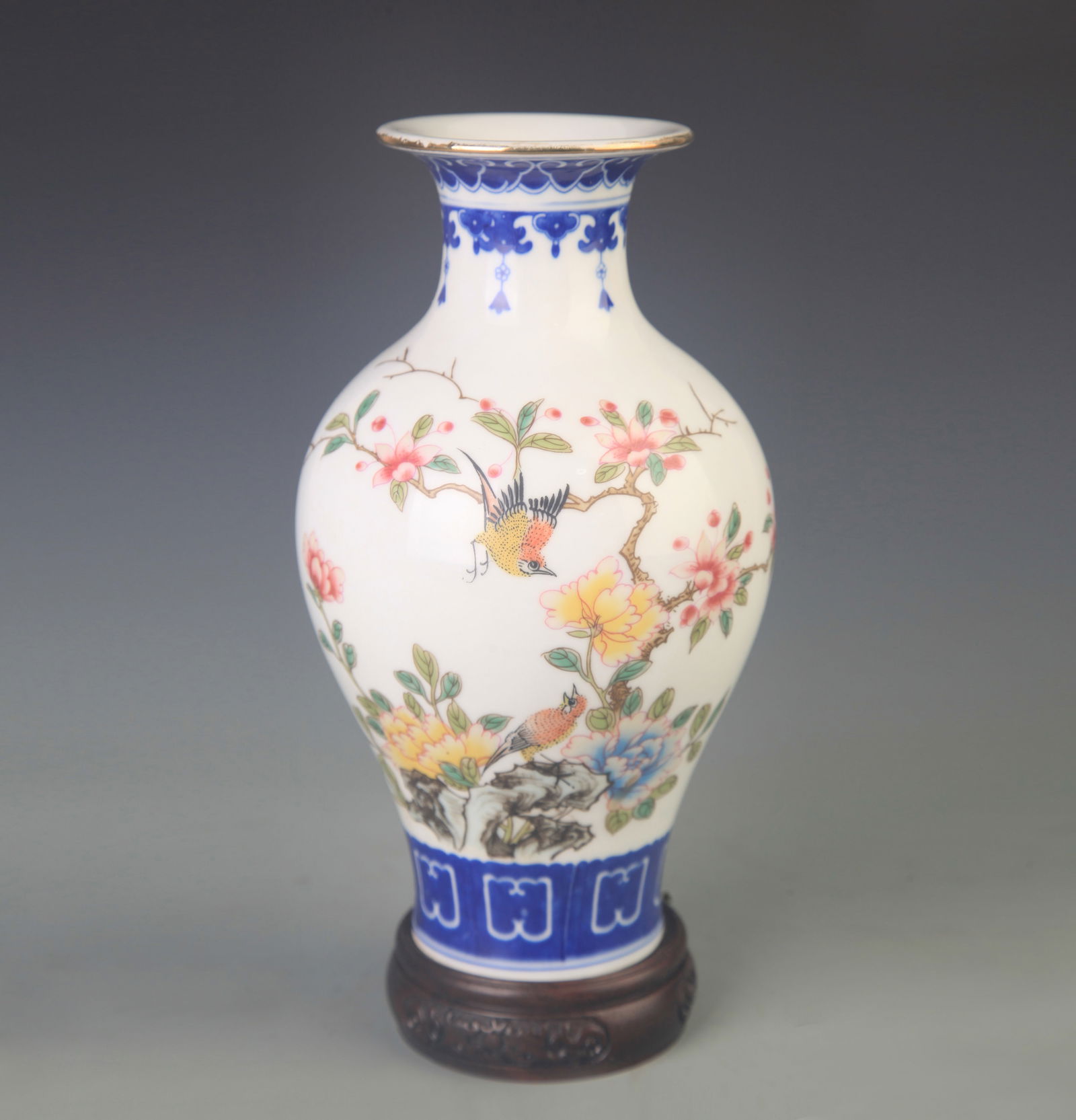 RARE BLUE AND WHITE FAMILLE ROSE GUAN YIN STYLE VASE: Qing Dynasty Qian Long Period; High: 9.0 inch; Diameter:3.25 inch;