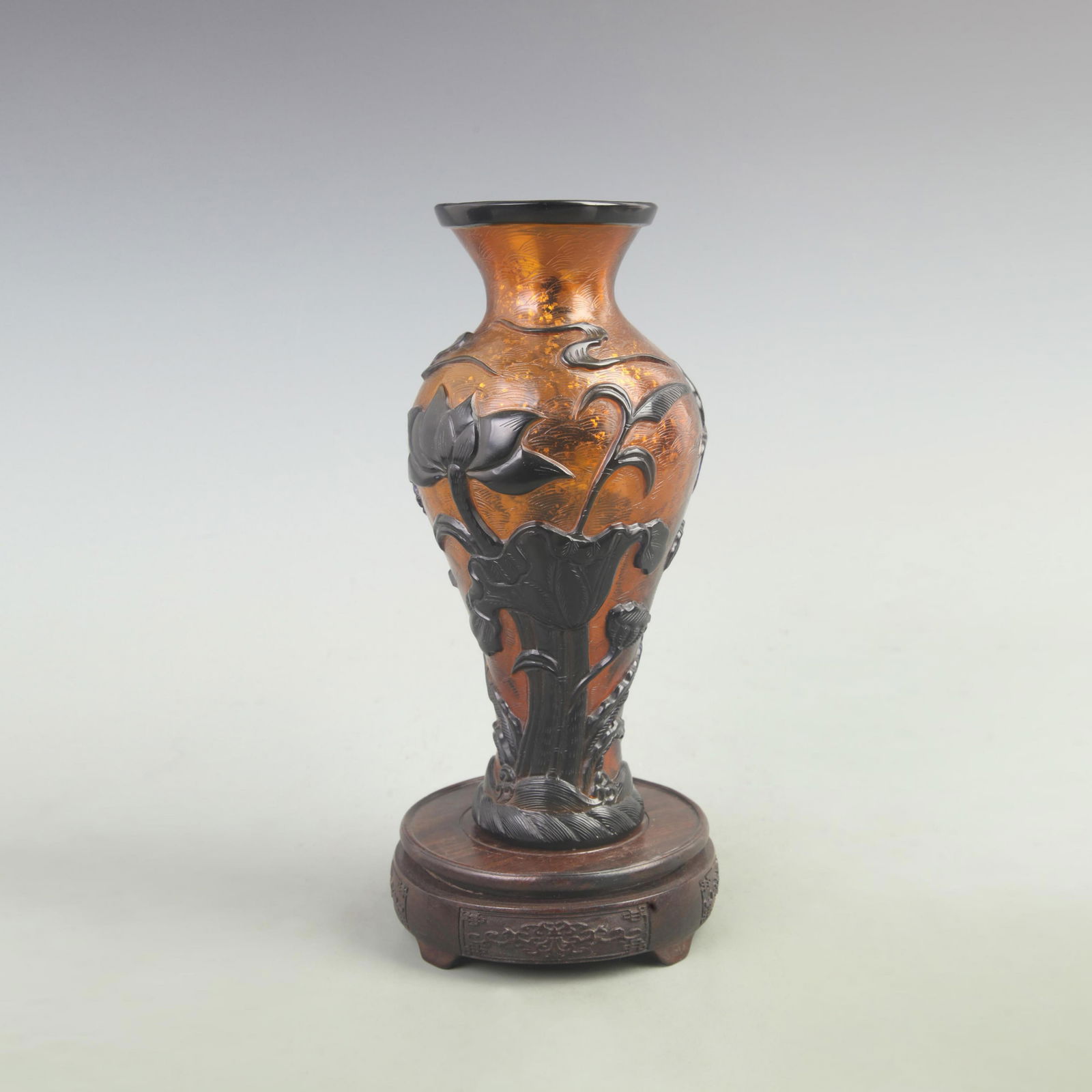 RARE FINE RUI SHOU PATTERN GLASS BOTTLE: 19th Century, High: 10 inch; Diameter:2.8 inch;