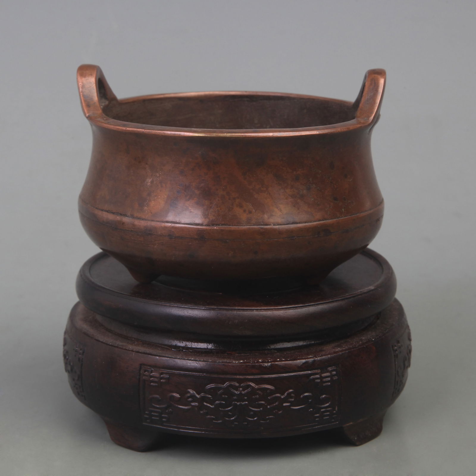 A FINE BRONZE CENSER WITH BRIDGE EARS STYLE: Qing Dynasty; Diameter: 4.0 inch; High: 2.3 inch;