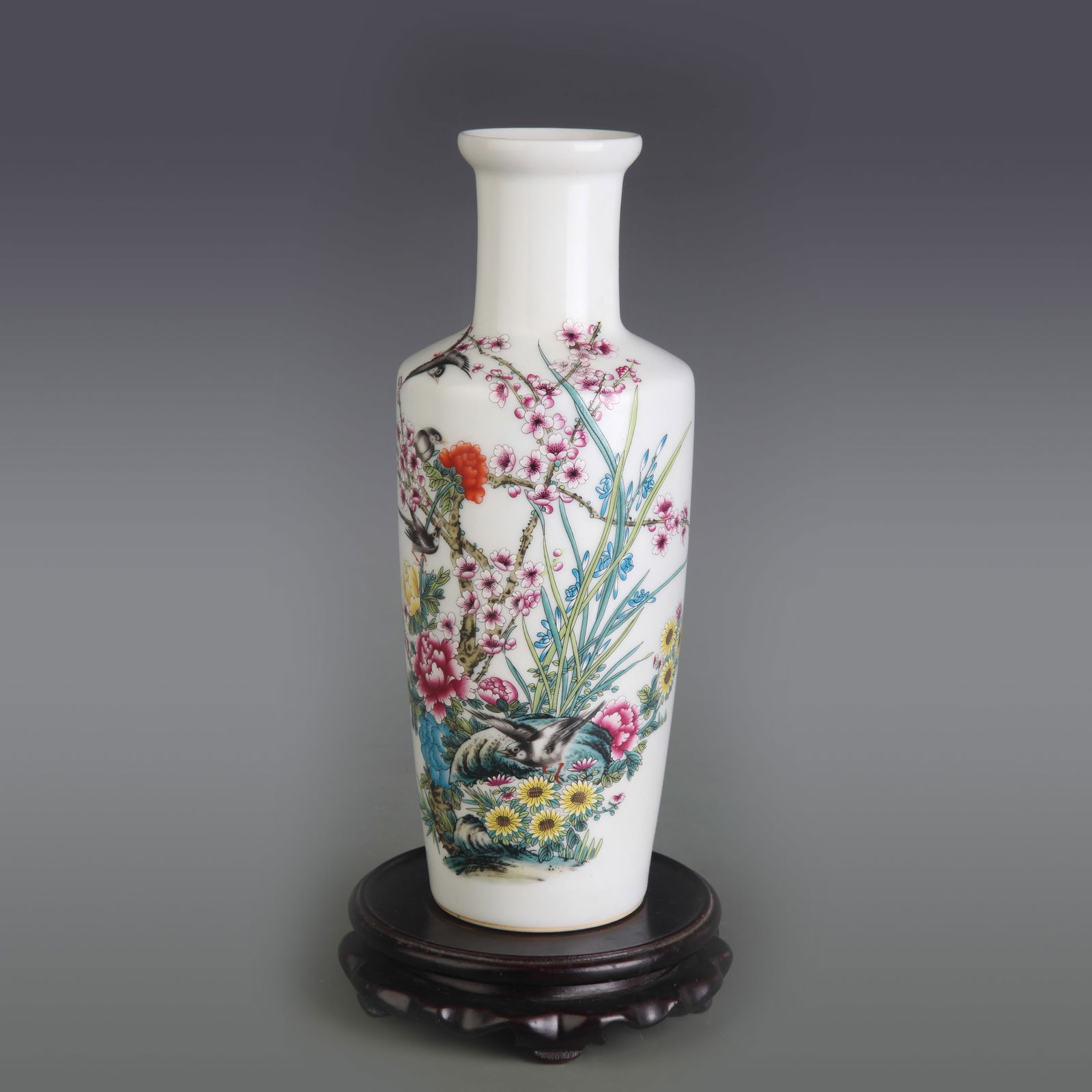 FAMILLE ROSE FLOWER AND BIRD PATTERN CLUB STYLE PORCELAIN VASE: Qing Dynasty Yong Zheng Period; Diameter: Diameter: 2.2 inch; High: 10.0 inch
