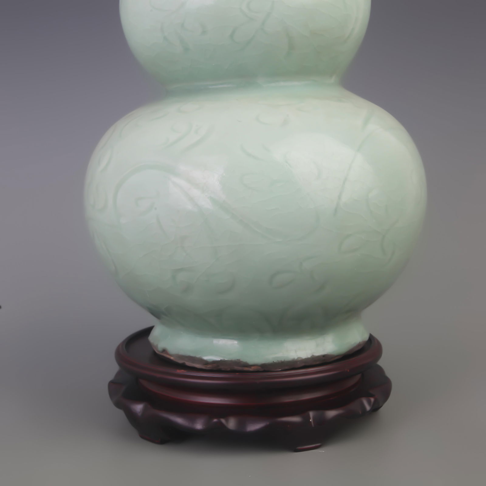 A LIGHT BLUE GLAZED FLOWER PATTERN CALABASH BOTTLE - 3