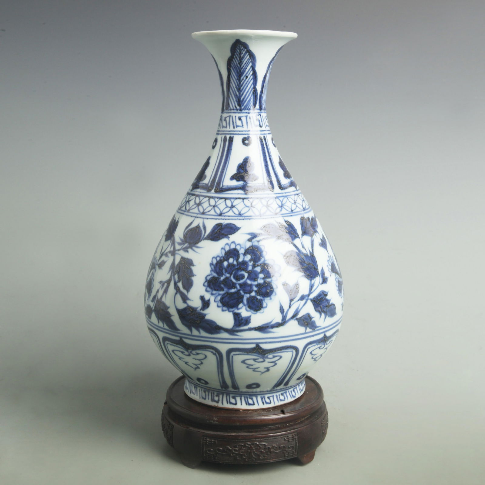 BLUE AND WHITE FLORAL “YUHUCHUN?? STYLE PORCELAIN VASE: Yuan Dynasty Style; High: 11.5 inch; Width: 6.5 inch