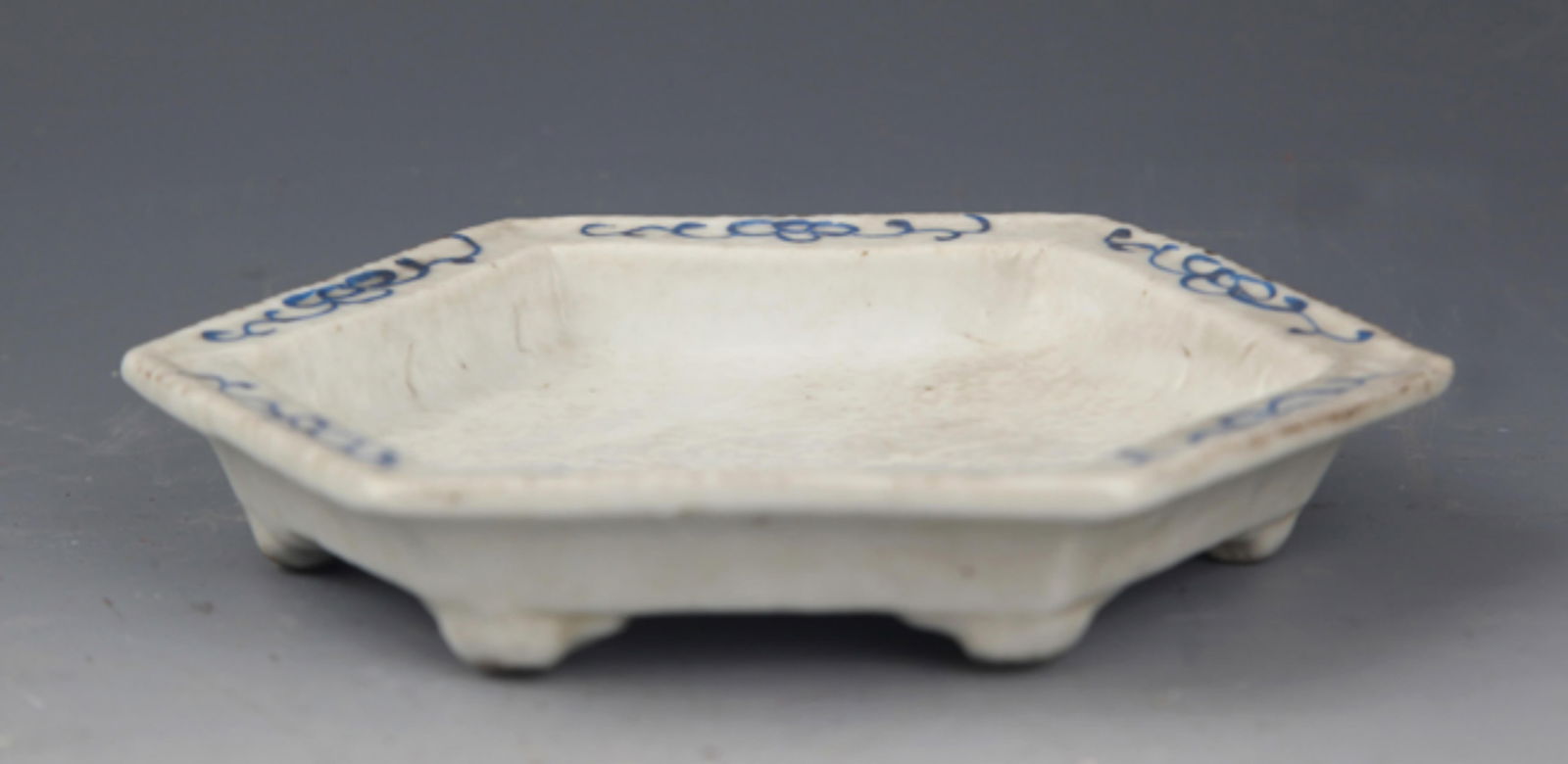 A FINE BLUE AND WHITE SIX SIDE PORCELAIN PLATE (1 of 3)