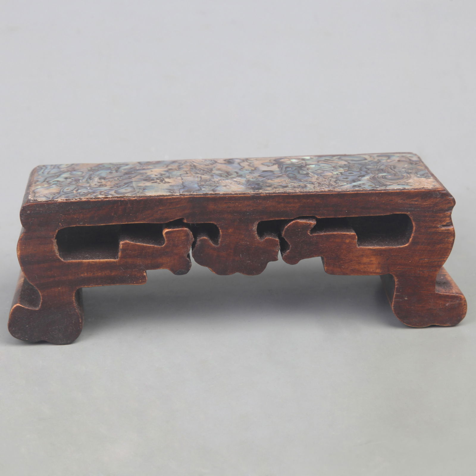OLD ROSEWOOD INK BED INLAID WITH SHELL INLAY: Qing Dynasty, Long: 5.8 inch; Width: 2 inch; High: 1.9 inch;