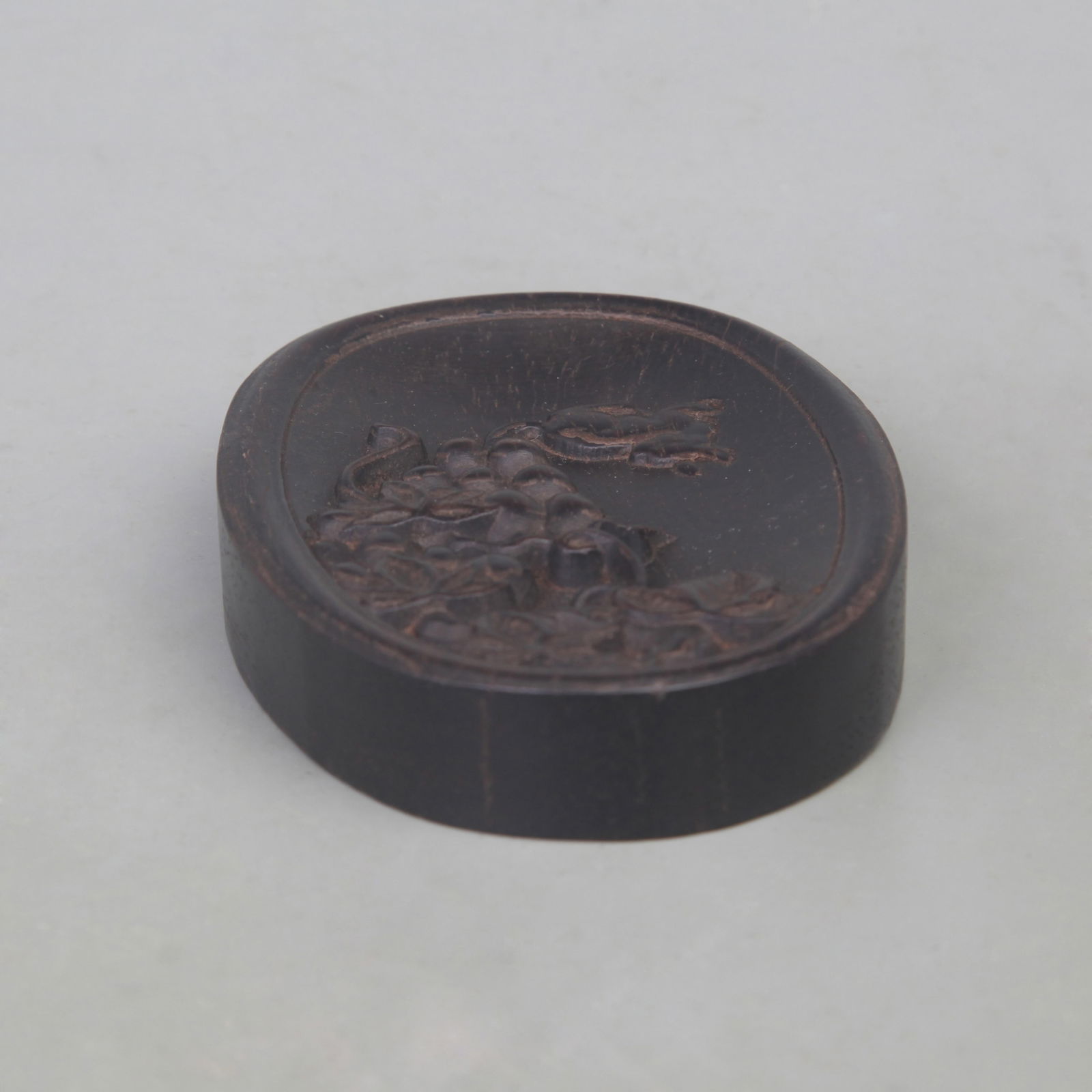 A FINE REDWOOD MADE BOY CARVING INK BASE: Qing Dynasty, Long: 4.6 inch; Width: 3.1 inch; High: 0.7 inch;