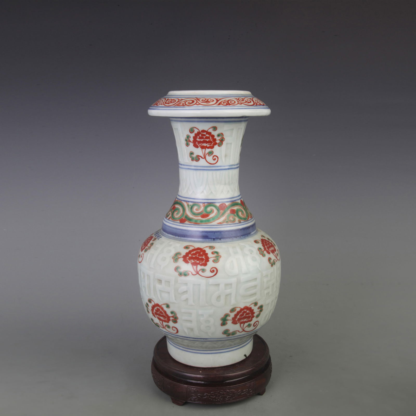 WUCAI FLOWER PATTERN WITH CARVING PATTERN PORCELAIN VASE - 4