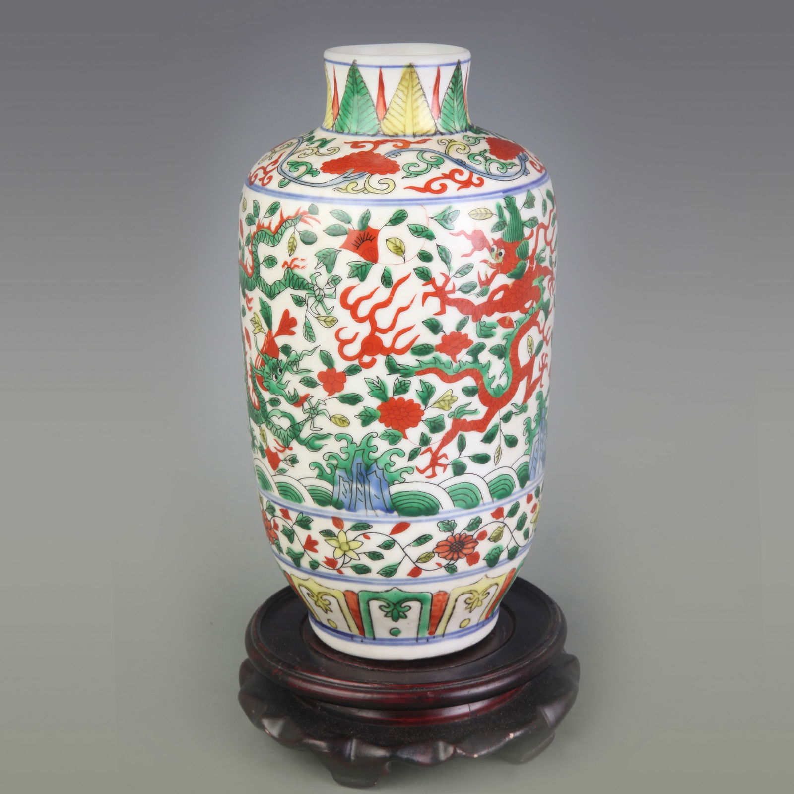 WUCAI DRAGON AND FLORAL PATTERN PORCELAIN JAR: Ming Dynasty Style Jia Qing Period; Diameter: 2.8 inch; High: 8.6 inch;