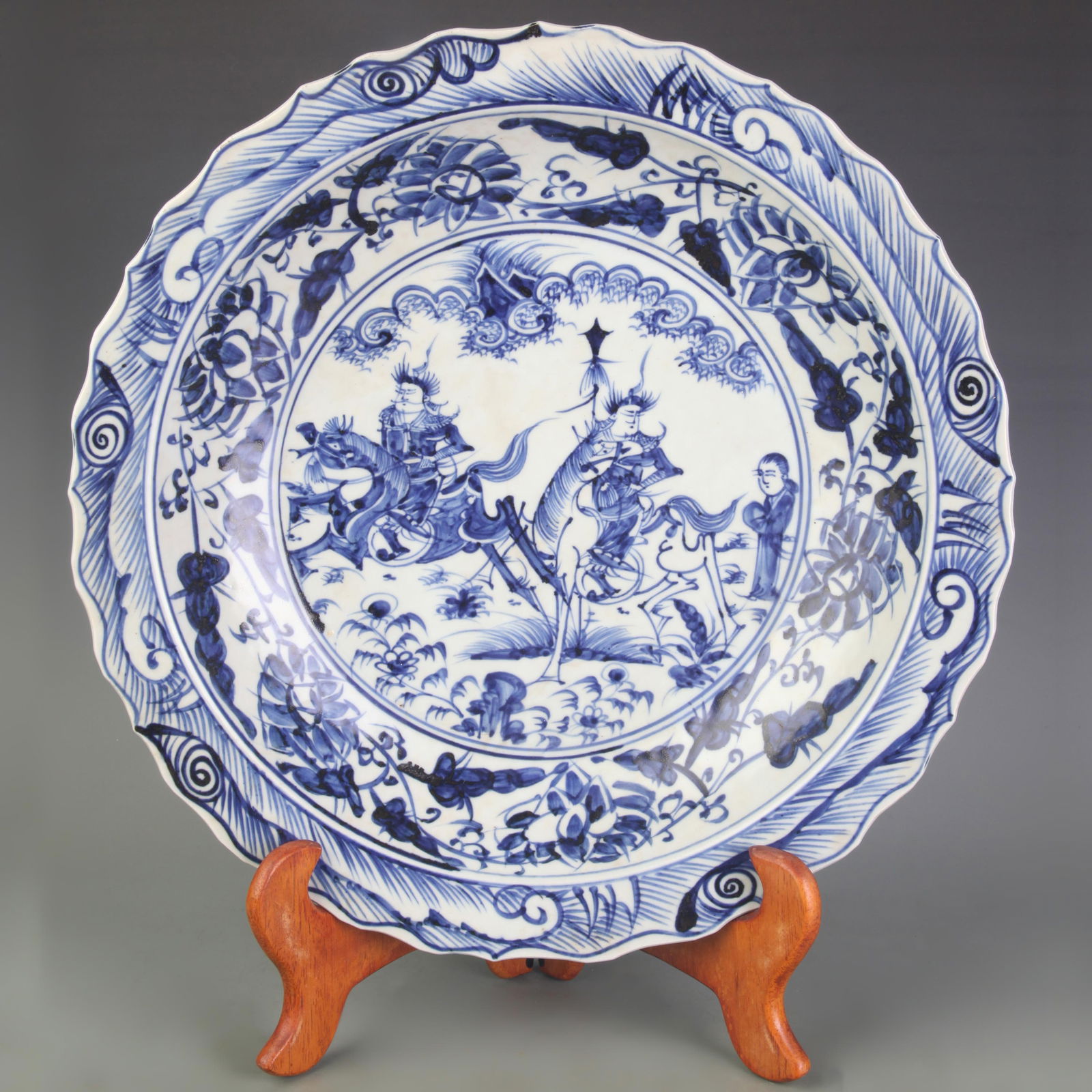 LARGE BLUE AND WHITE CHARACTER STORY PATTERN PLATE: Qing Dynasty; Diameter: 15.5 inch; High: 2.6 inch;