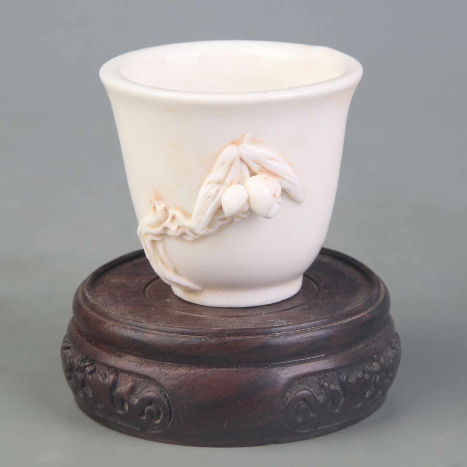 DEHUA KILN WHITE PORCELAIN SMALL CUP: Qing Dynasty; Diameter: 2.3 inch; High: 2.1 inch;
