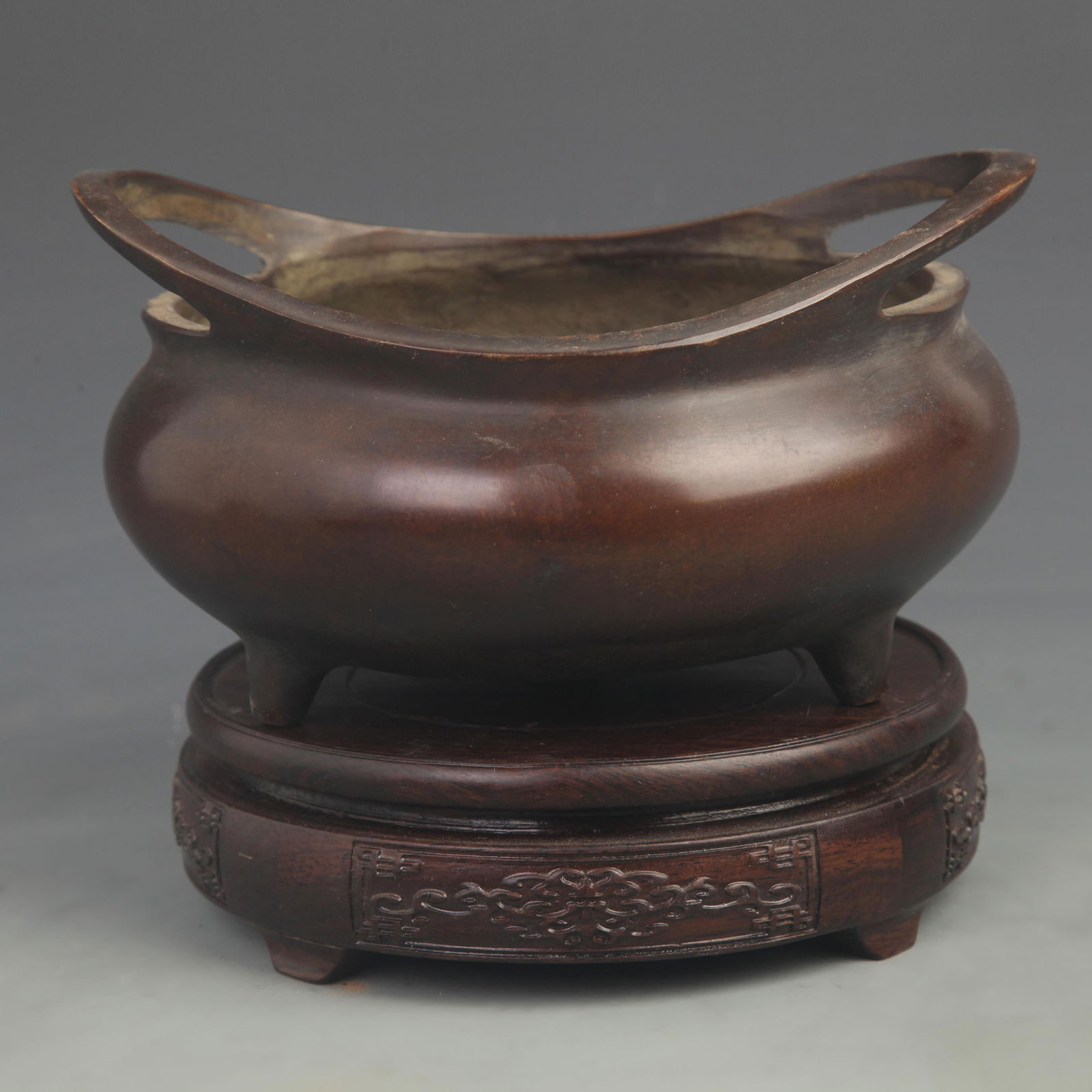 A FINE DOUBLE EAR THREE FOOT BRONZE CENSER: 20th Century, High: 4.25 inch; Diameter: 7.50 inch;