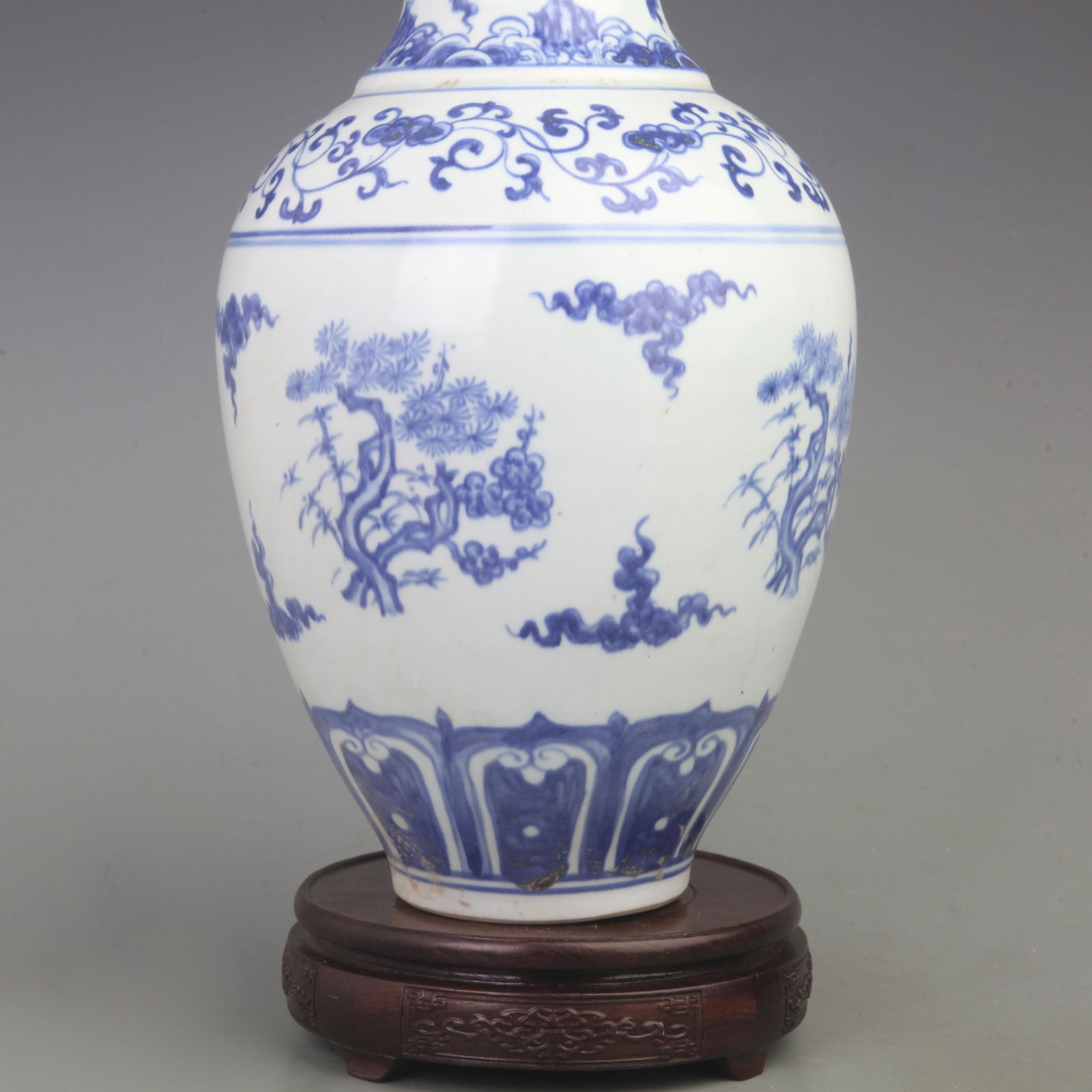 BLUE AND WHITE PINE TREE PATTERN PORCELAIN VASE - 3