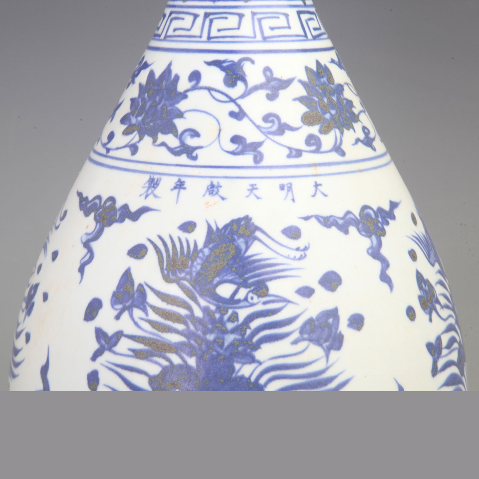 BLUE AND WHITE PINE TREE PATTERN PORCELAIN VASE - 5