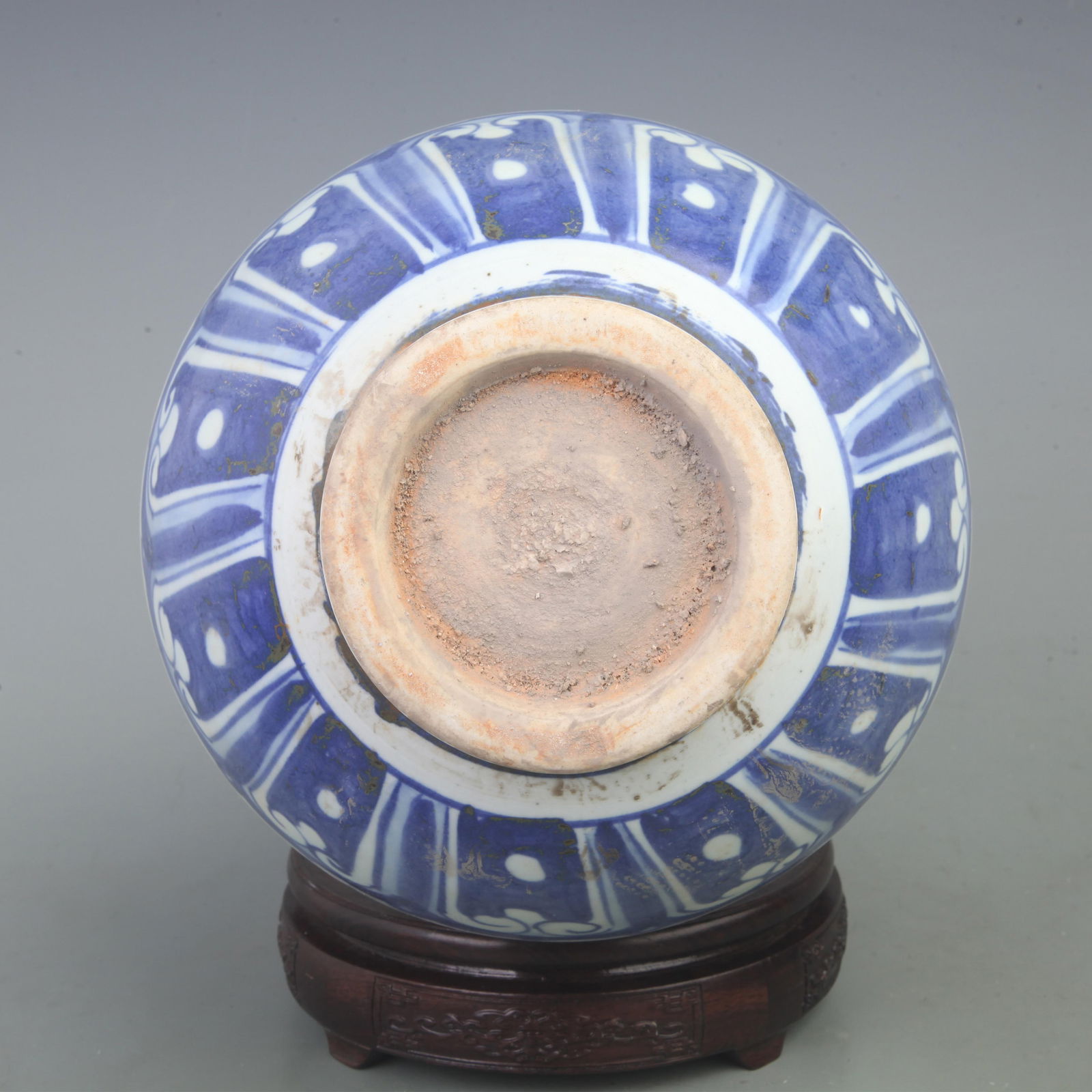 BLUE AND WHITE PINE TREE PATTERN PORCELAIN VASE - 6