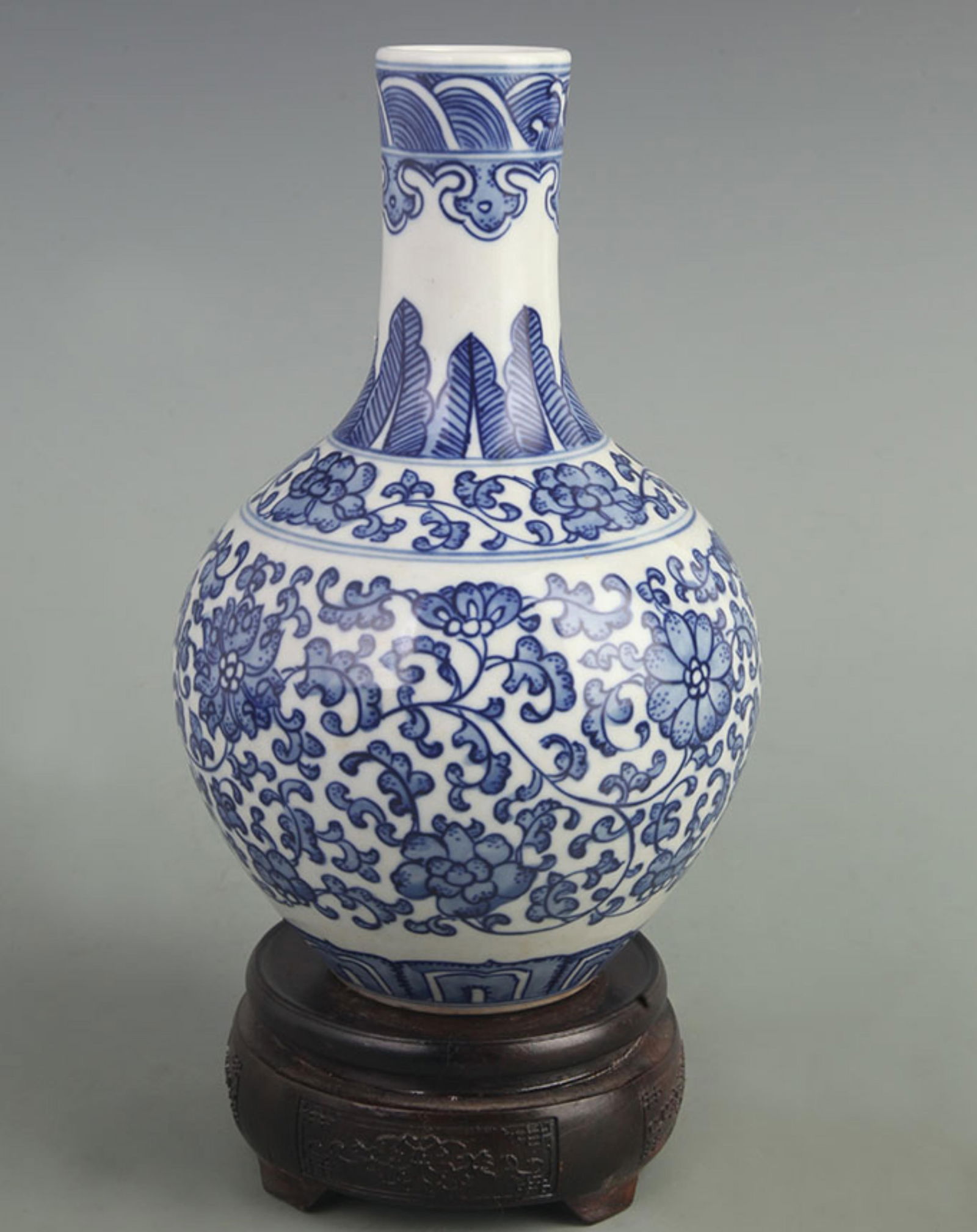 BLUE AND WHITE LOTUS PATTERN CELESTIAL GLOBE PORCELAIN VASE: Qing Dynasty Qian Long Period; High: 8.50 inch; Width: 5.50 inch