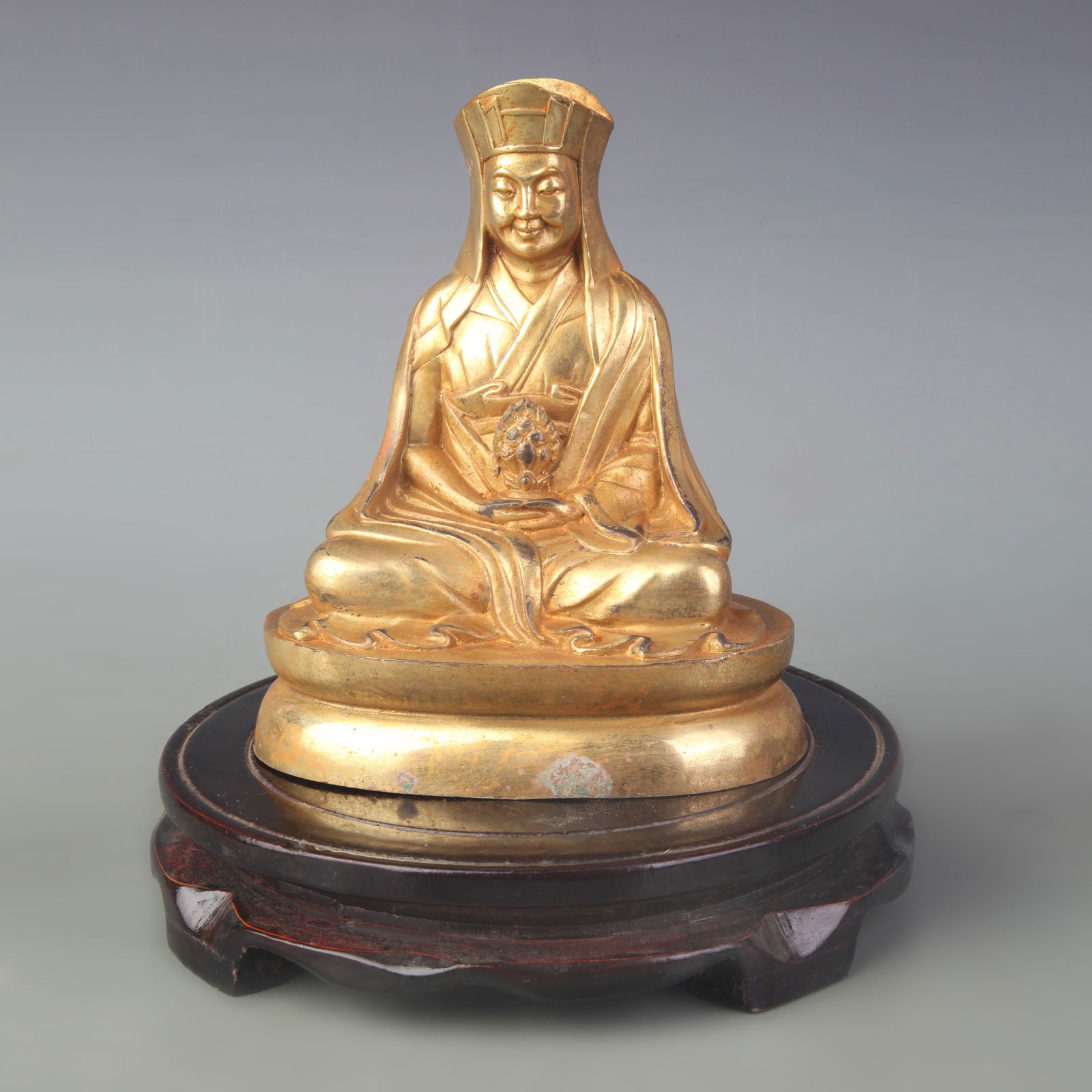 A FINE GILT BRONZE TIBETAN BUDDHIST STATUE: Qing Dynasty; High:5.9 inch