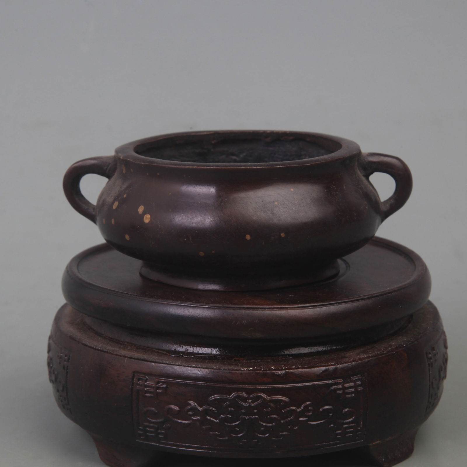 A SMALL GOLD PLATED ROUND FOOTED CENSER: Qing Dynasty; Diameter: 4 inch; High: 1.5 inch;