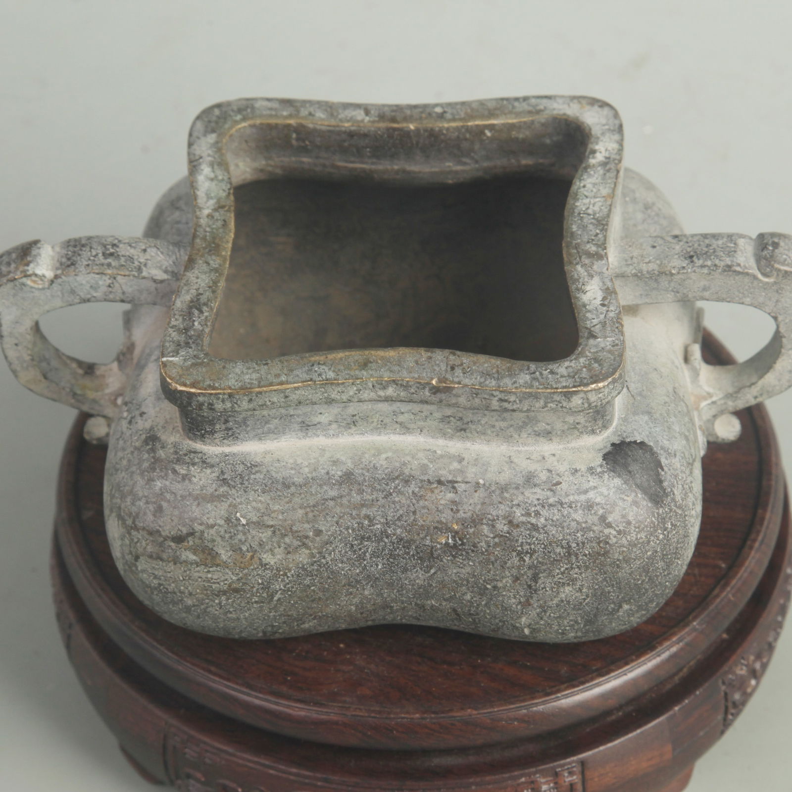 A FINE BRONZE SQUARE INCENSE BURNER - 2