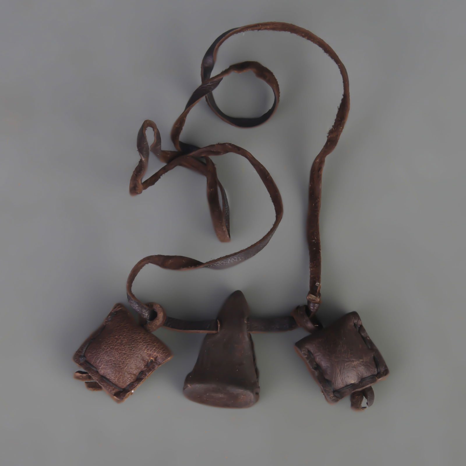 A SMALL TIBETAN BUDDHISM GHAU PENDANT: Modern; Long:1.5 inch; W:1.0 inch