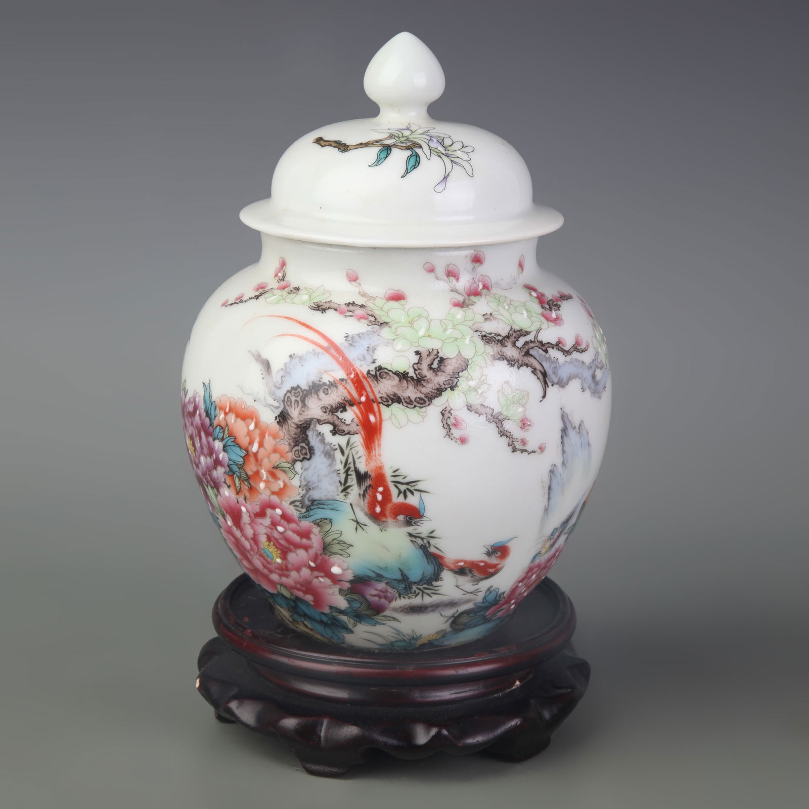 FAMILLE ROSE FLOWER AND BIRD PATTERN PORCELAIN JAR (1 of 8)