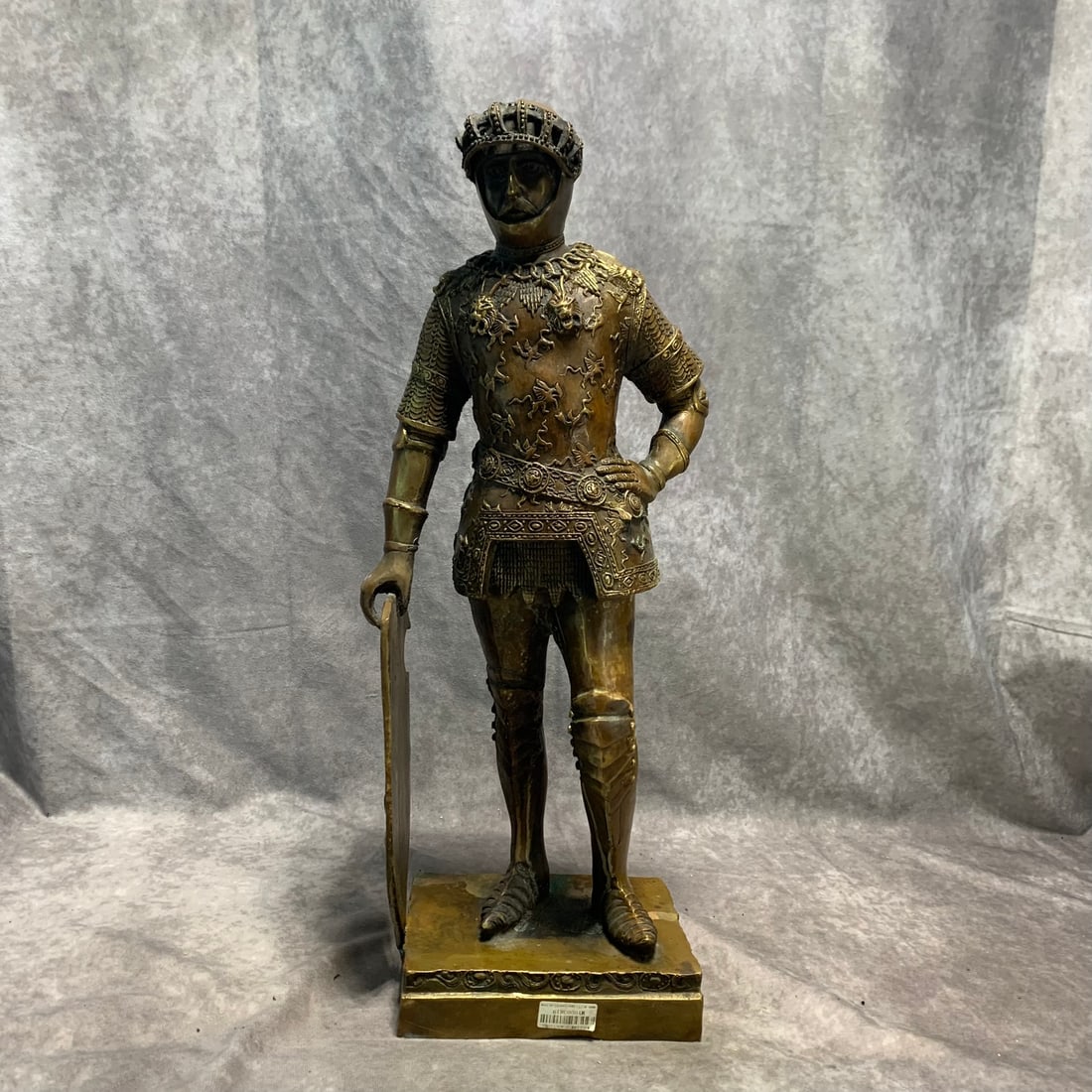 CONTEMPORARY BRONZE FENCING ATHLETE ORNAMENT: Modern; Long: 6.2 inch; Width: 4.2 inch; High: 7 inch;