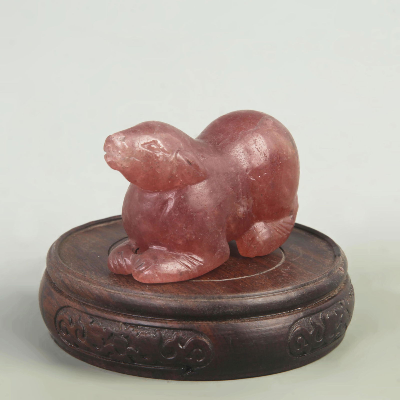 A FINE TOURMALINE MADE BEAR FIGURE DECORATION: Qing Dynasty; High: 1.8 inch; Width: 1.2 inch; Long: 3 inch;