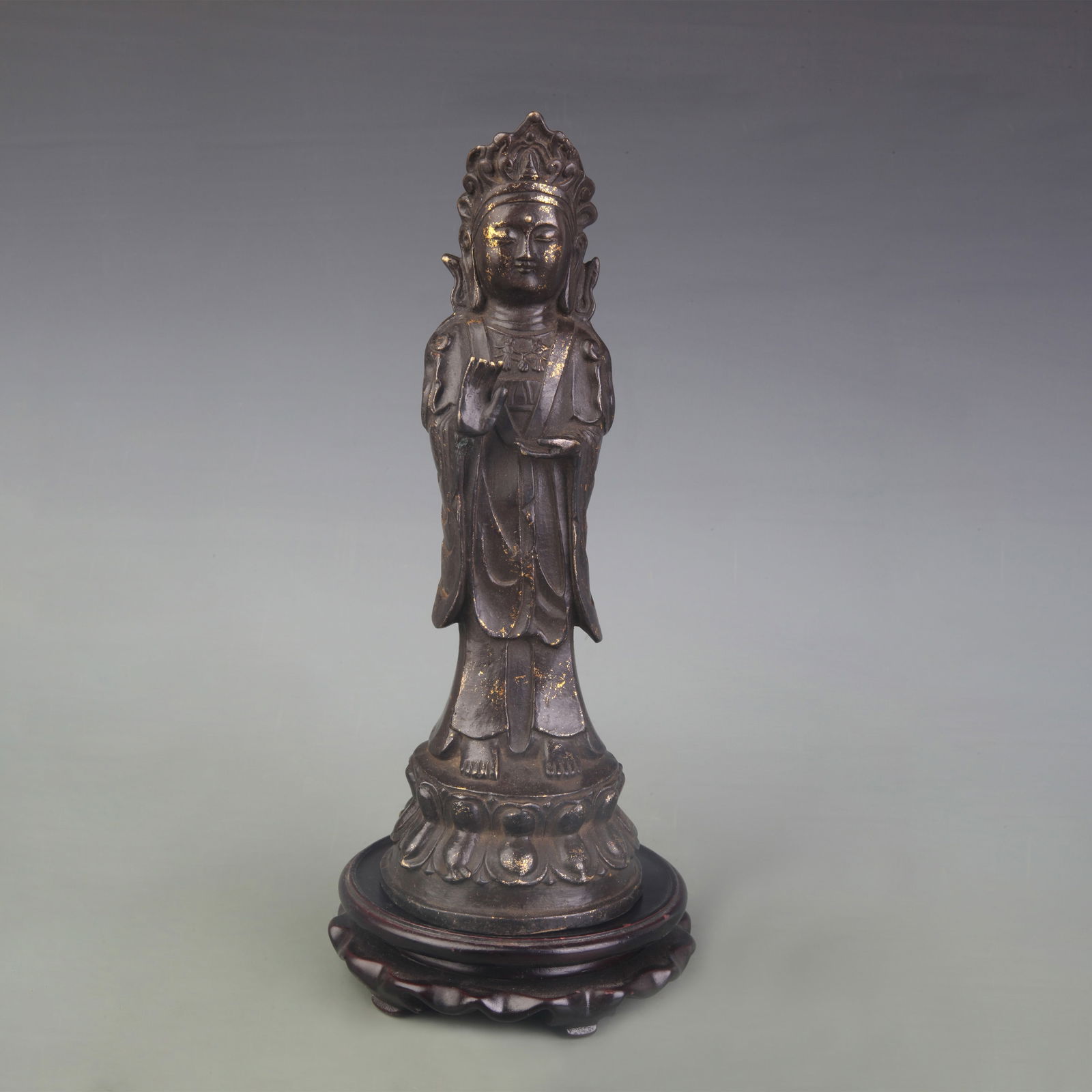 A FINE BRONZE GUAN YIN STATUE: Qing Dynasty; High: 10.6 inch;