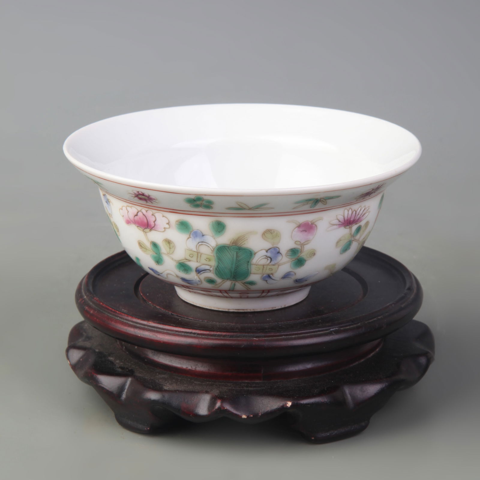 SMALL FAMILLE-ROSE EIGHT AUSPICIOUS SYMBOLS PORCELAIN BOWL: Qing Dynasty; Tong Zhi Period; Diameter: 4.9m inch; High: 2.0m inch