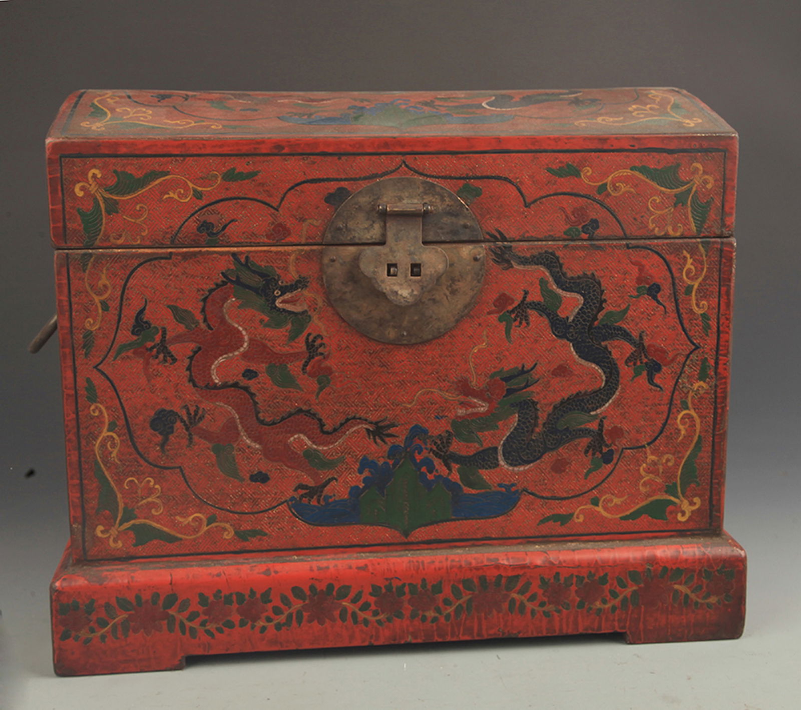 GILT-DECORATED LACQUER “HUNDRED TREASURES?? WOODEN CHEST WITH DRAGON MOTIF: Qing Dynasty; High: 11.00 inch; Width: 8.75 inch; Long: 13.00 inch