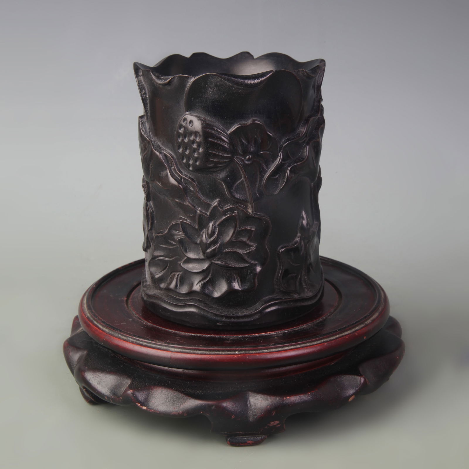 SANDALWOOD CARVED FLORAL WOODEN BRUSH POT: Qing Dynasty; Diameter: 3.6 inch; High: 4.9 inch