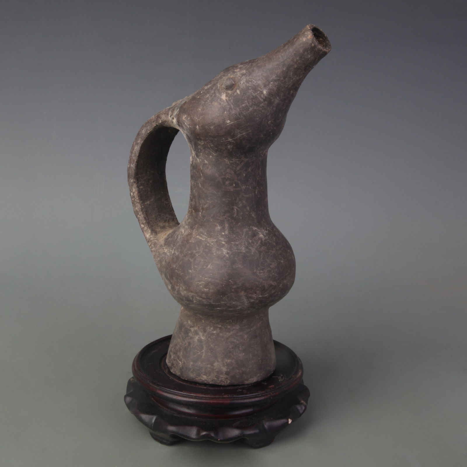 A FINE GRAY POTTERY EWER - 4