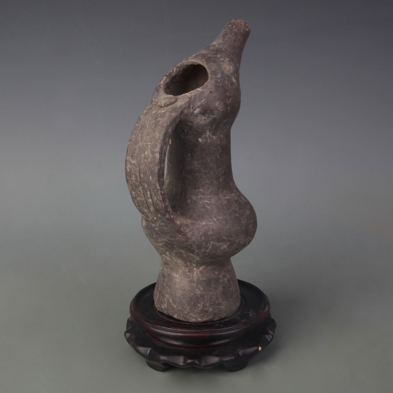 A FINE GRAY POTTERY EWER - 5