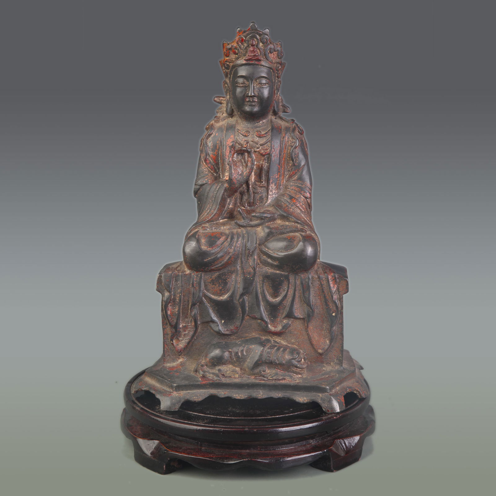 A FINE BRONZE GUANYIN STATUE: Qing Dynasty; Width: 6.3 inch; High: 9.7 inch
