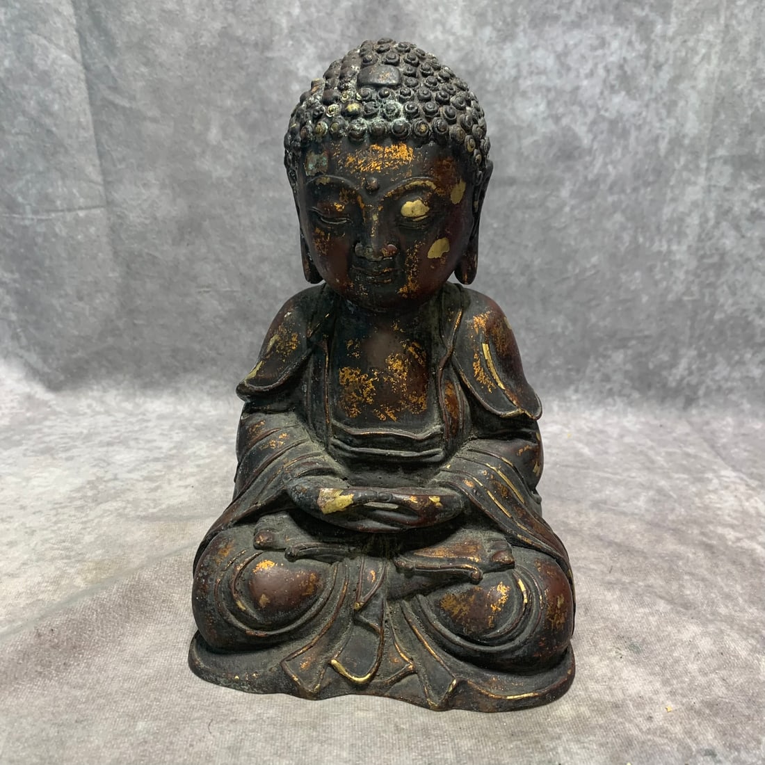 A FINE GILT BRONZE SHAKYAMUNI STATUE: Qing Dynasty; Long: 6.4 inch; Width: 4.8 inch; High: 9.5 inch;