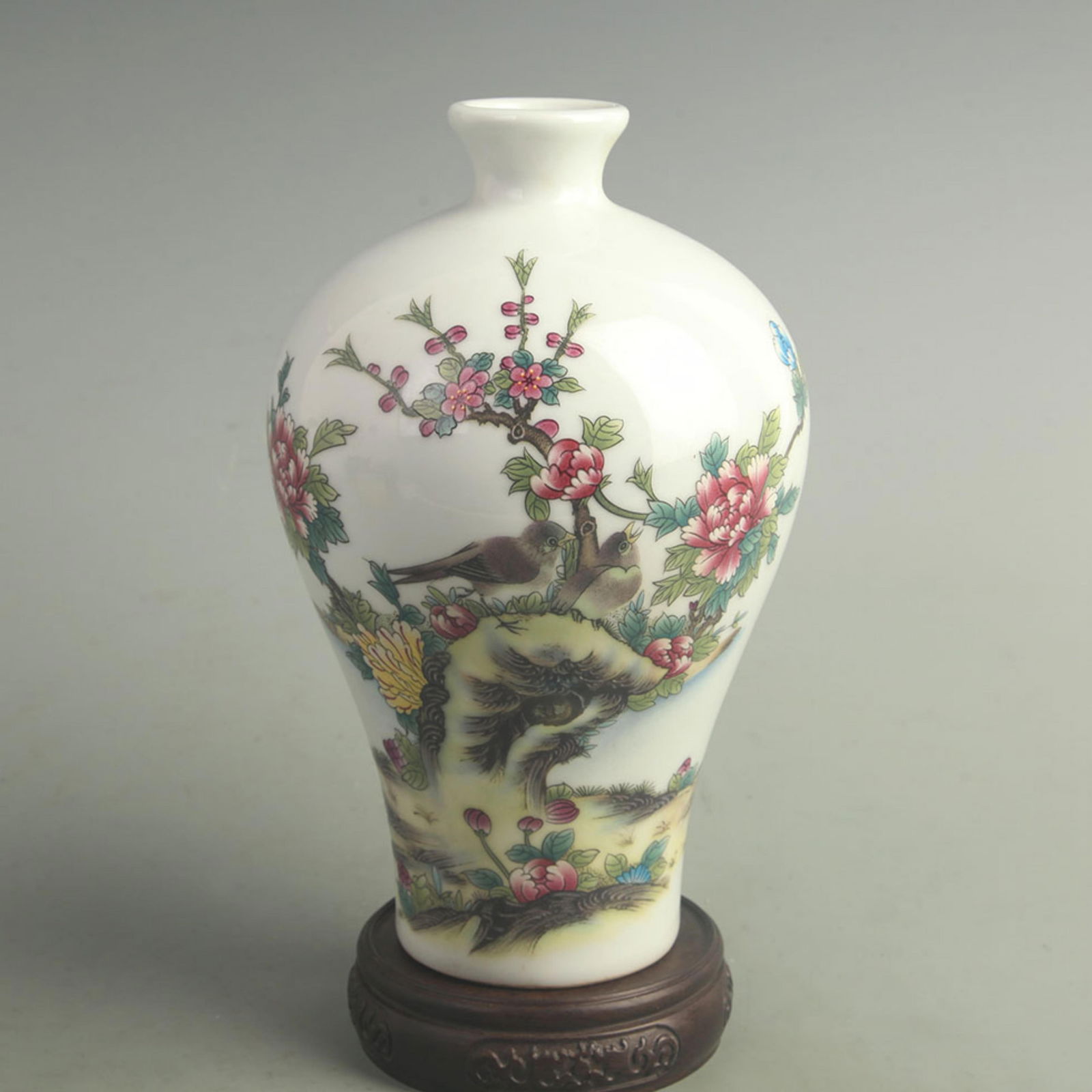 FAMILLE-ROSE ENAMEL FLORAL MEIPING STYLE PORCELAIN VASE: Qing Dynasty Yong Zheng Period; High: 8.50 inch; Width: 5.00 inch