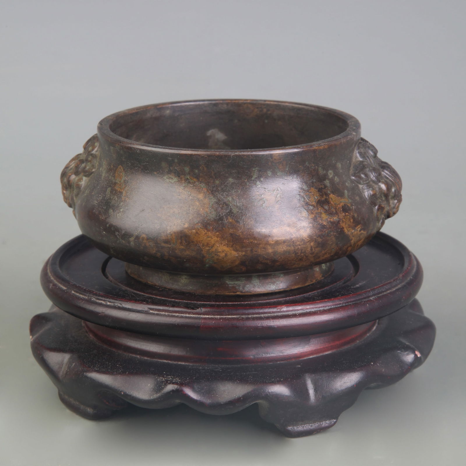 BEAST-HANDLE BRONZE CENSER WITH CIRCULAR FOOT