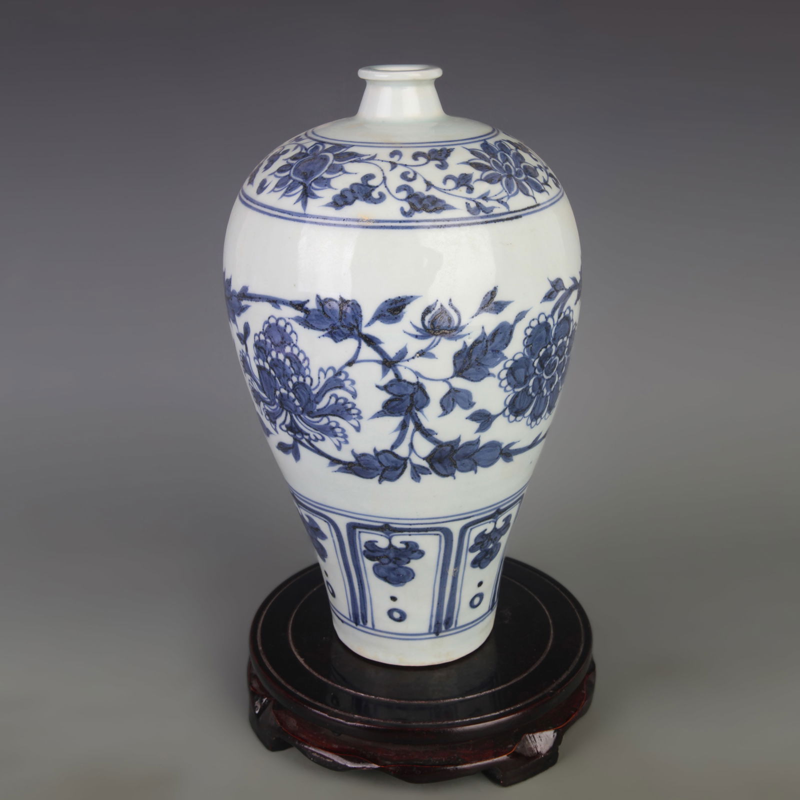 BLUE-AND-WHITE FLORAL PATTERN MEI PING STYLE PORCELAIN VASE (1 of 5)