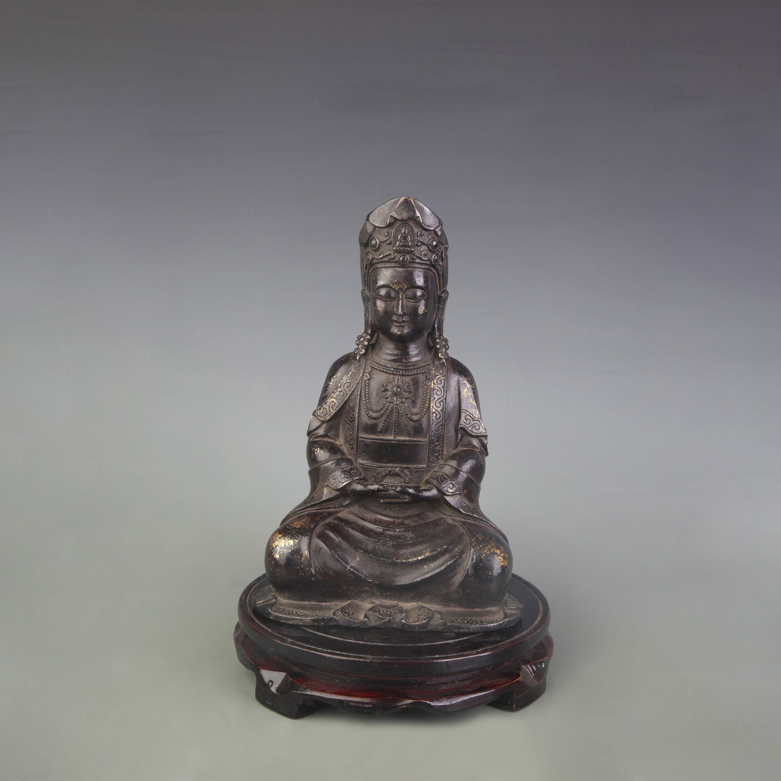 A FINE SEATED BRONZE GUAN YIN STATUE: Qing Dynasty; High: 8.6 inch;