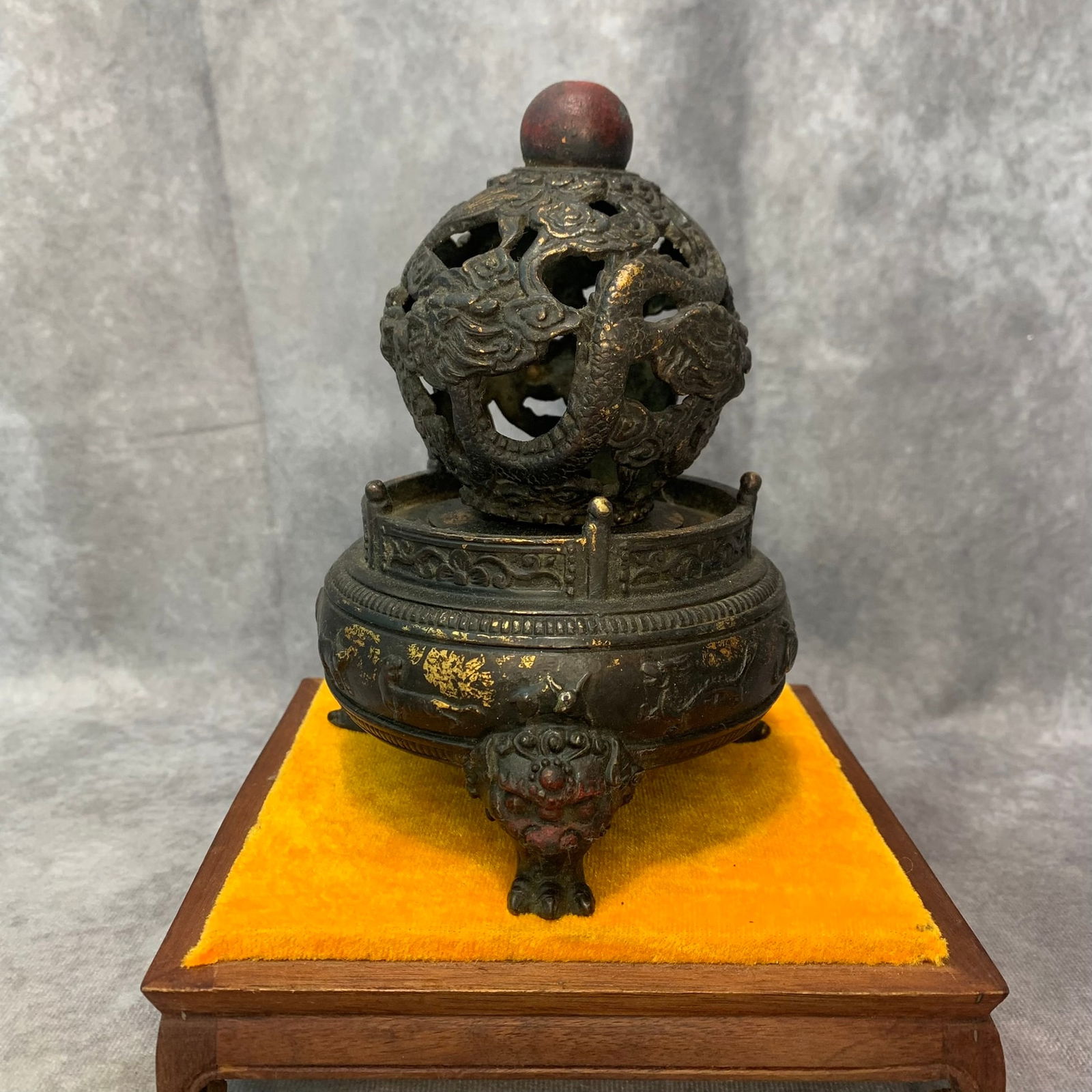 A FINELY CARVED HOLLOW MADE BRONZE CENSER: Qing Dynasty; High: 6.6 inch; Width: 4.7 inch