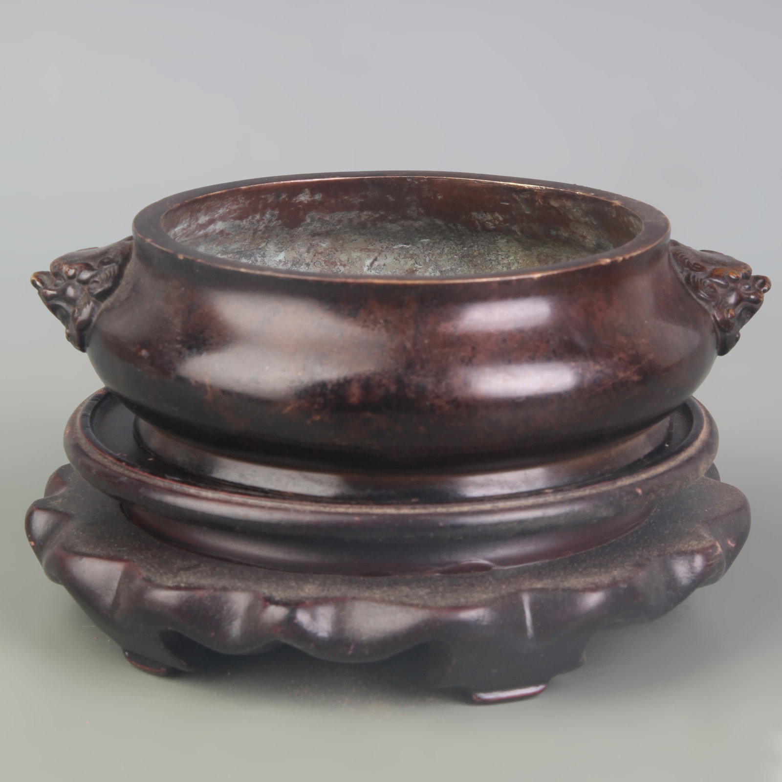A FINE BRONZE BEAST-EAR ROUND-FOOT CENSER: Ming Dynasty Style; Xuan De Period; Diameter: 4.1 inch; High: 1.6 inch;