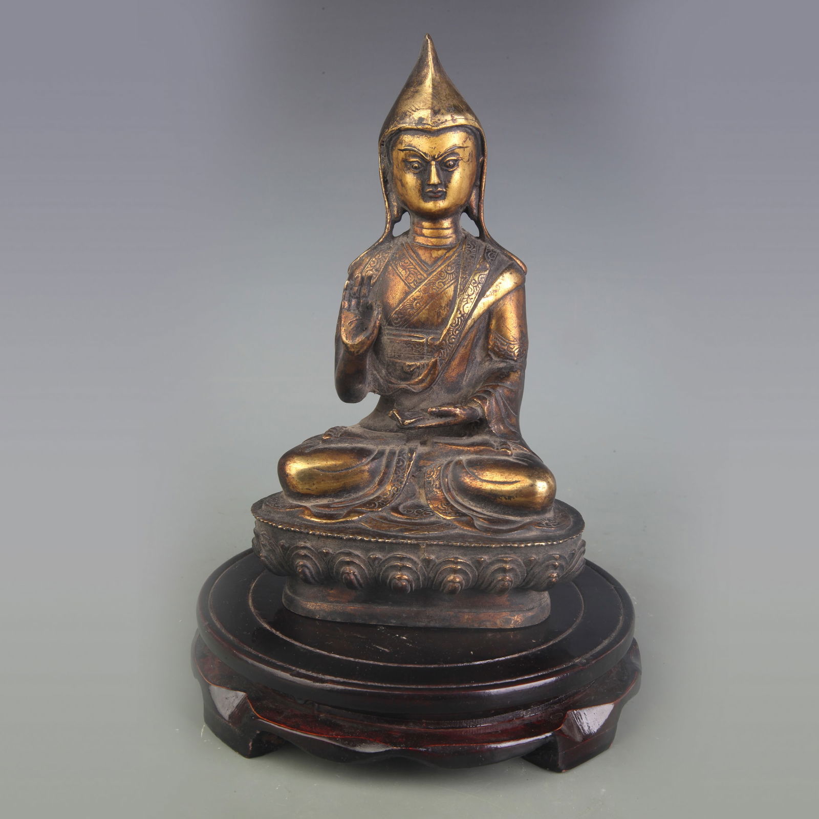 A FINE BRONZE BUDDHA STATUE: Qing Dynasty; Width: 5.0 inch; High: 8.6 inch