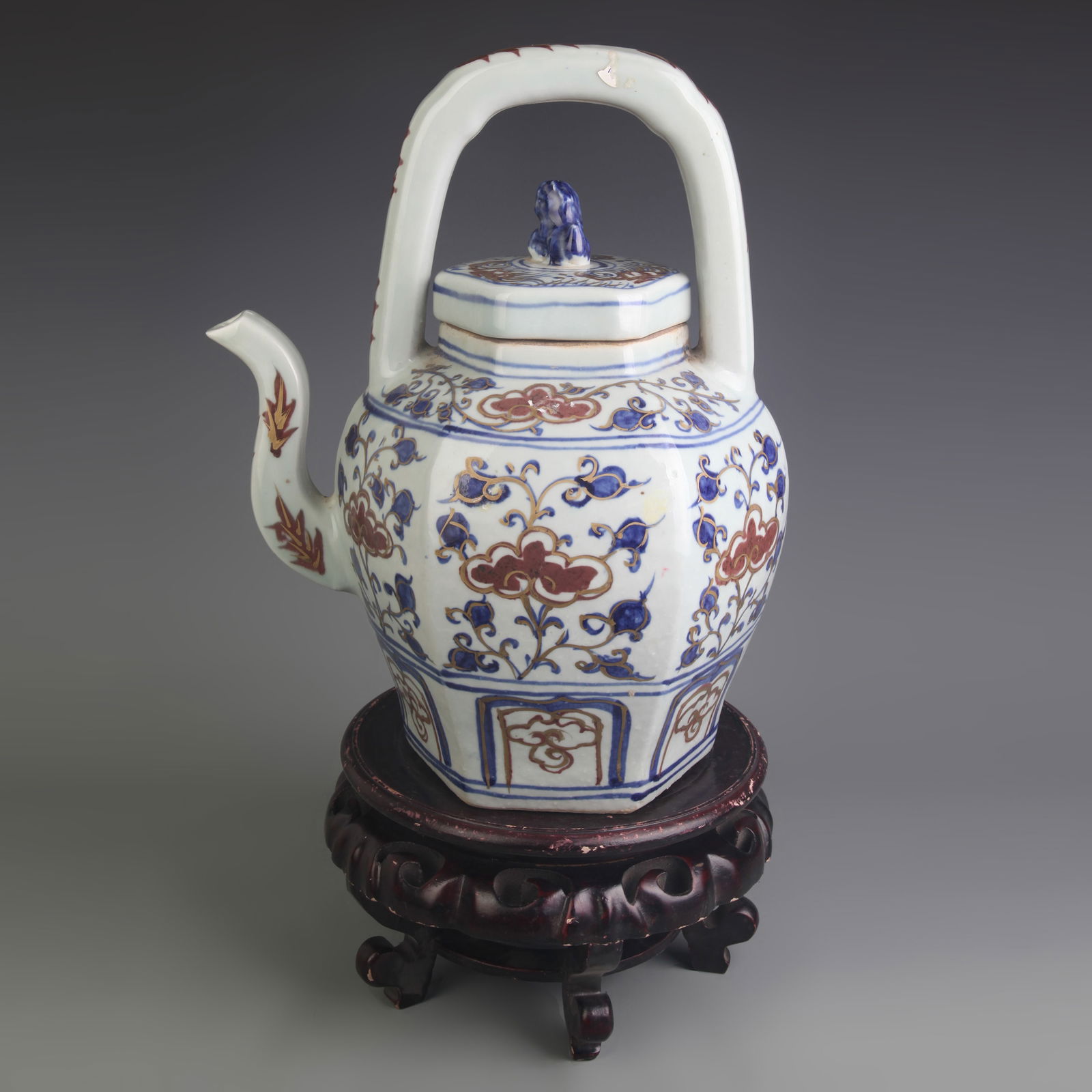 BLUE AND WHITE FLORAL RHOMBUS-SHAPED PORCELAIN TEAPOT: Ming Dynasty Style; Width: 10.8 inch; High: 14.0 inch