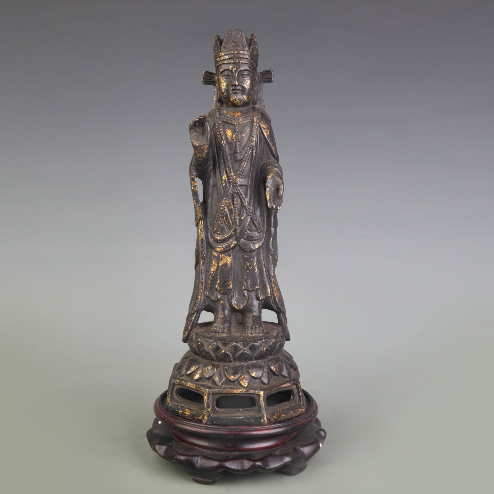 A FINE BRONZE GUAN YIN STATUE: Qing Dynasty; High: 10.4 inch