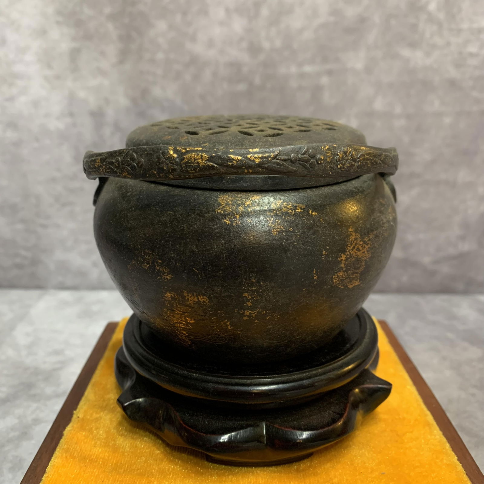 A FINELY CARVED ROUND BRONZE INCENSER BURNER: 20th Century; High: 3.2 inch; Diameter: 4.5 inch