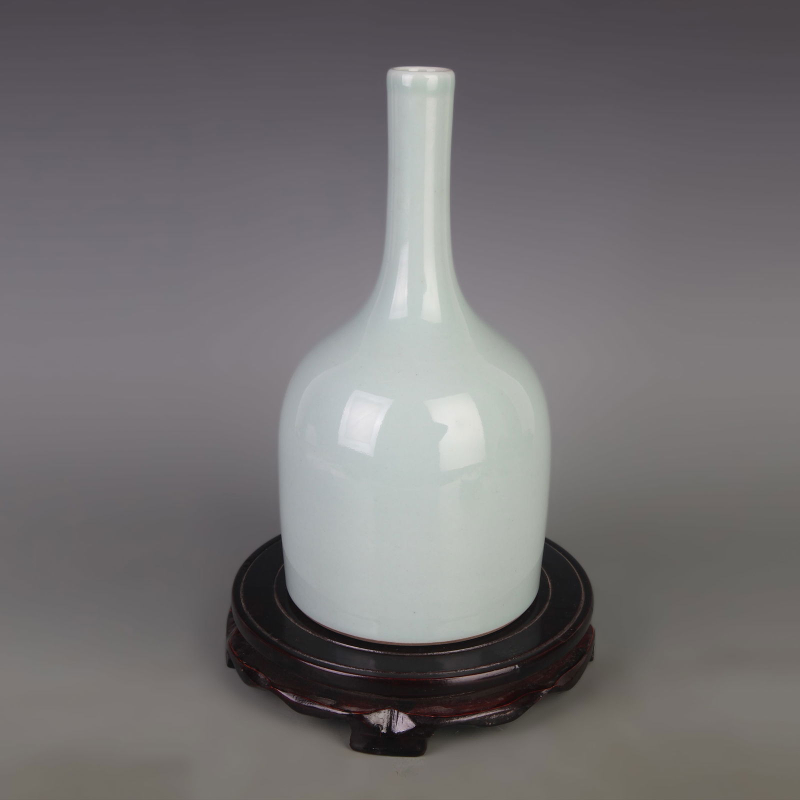 A FINE YING QING (QINGBAI) COLOR GLAZED PORCELAIN VASE (1 of 5)